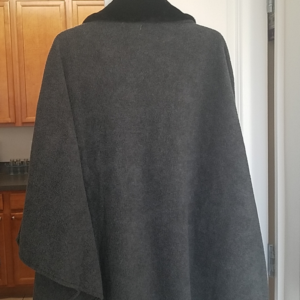 Cape/wrap - Picture 4 of 5